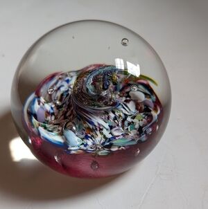 Vintage Caithness Art Glass Paperweight in VGUC